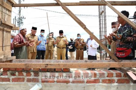 Bangun Kembali Masjid Baitul Rohim untuk Warga Desa Perlang