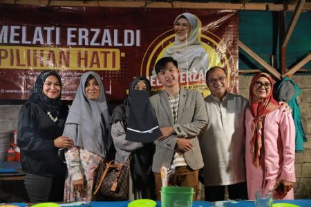 Erzaldi-Melati Kongkow Bareng Koh Dennis Sembari Musui