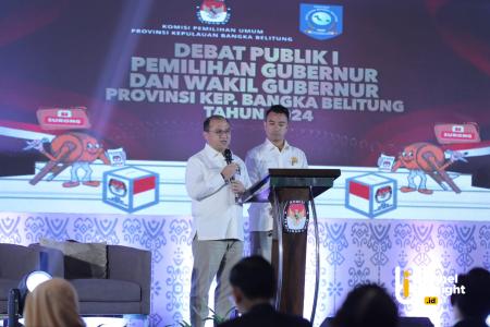 Senyum Erzaldi dan Pesona Yuri di Panggung Debat