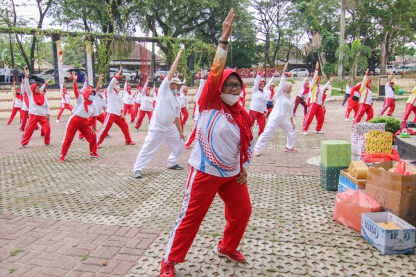 Gubernur dan Istri Apresiasi Semangat Peserta Senam Jantung Sehat