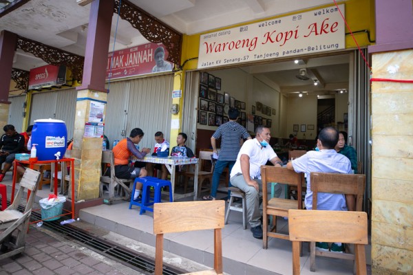 Teko Tembaga Legendaris, Saksi Bisu Warung Kopi Tertua di Belitung